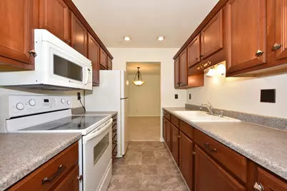 945 W Heritage Ct #104, Mequon, WI 53092 - Photo 2
