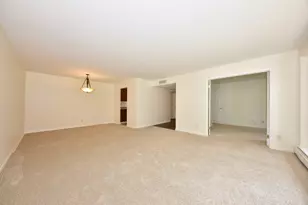 945 W Heritage Ct, Mequon, WI 53092 - Photo 14