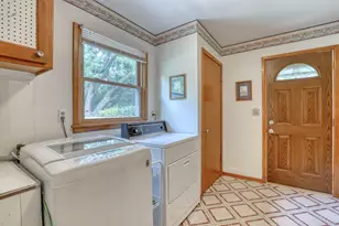 7645 S Mission Dr, Franklin, WI 53132 - Photo 6