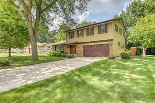 7645 S Mission Dr, Franklin, WI 53132 - Photo 38