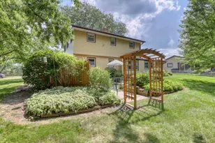 7645 S Mission Dr, Franklin, WI 53132 - Photo 30