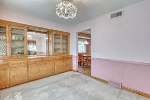 7645 S Mission Dr, Franklin, WI 53132 - Photo 12