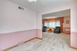 7645 S Mission Dr, Franklin, WI 53132 - Photo 14