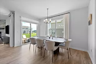 10190 S Woodside Ct, Franklin, WI 53132 - Photo 8