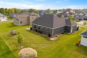 10190 S Woodside Ct, Franklin, WI 53132 - Photo 36