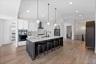 10190 S Woodside Ct, Franklin, WI 53132 - Photo 6