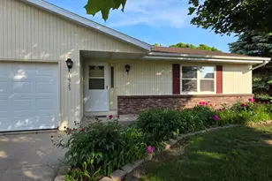 1925 Hilltop Dr, West Bend, WI 53095 - Photo 22