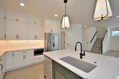 8211 W Skylark Dr, Mequon, WI 53097 - Photo 16