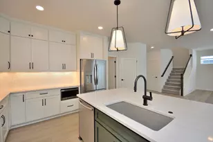 8211 W Skylark Dr, Mequon, WI 53097 - Photo 16