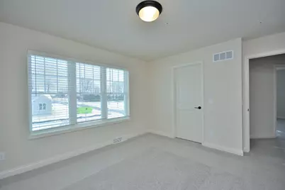 8211 W Skylark Dr, Mequon, WI 53097 - Photo 32