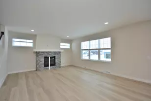 8211 W Skylark Dr, Mequon, WI 53097 - Photo 10