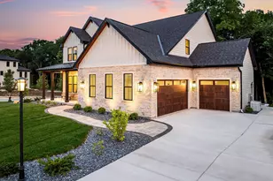 N66W21277 Sagebrush Dr, Menomonee Falls, WI 53051 - Photo 2