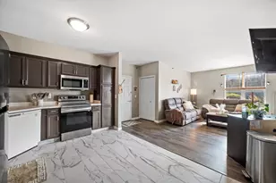 6995 S Riverwood Blvd, Franklin, WI 53132 - Photo 8