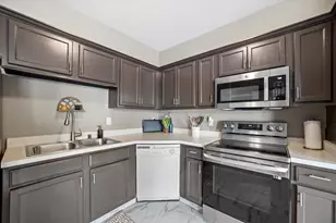 6995 S Riverwood Blvd, Franklin, WI 53132 - Photo 12