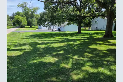 4131  Maple Dr, Delavan, WI 53115 - Photo 4