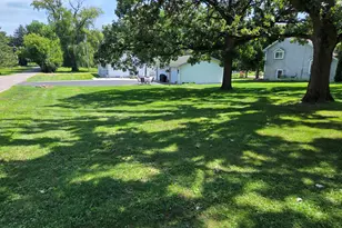 4131 Maple Dr, Delavan, WI 53115 - Photo 4