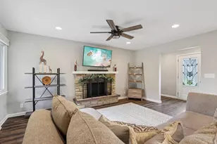 4123 W Mary Ann Dr, Franklin, WI 53132 - Photo 4