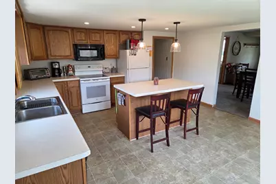 193  Martin St, Sharon, WI 53585 - Photo 6