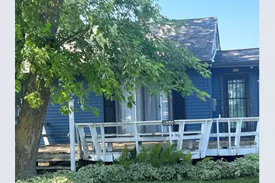 956  Circle Dr, Manitowoc, WI 54220 - Photo 2