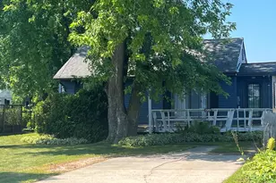 956 Circle Dr, Manitowoc, WI 54220 - Photo 1