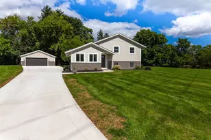 N20W28282 Oakton Rd, Delafield, WI 53072 - Photo 4