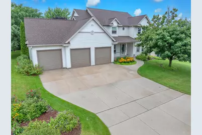 142  Maple Dr, Plymouth, WI 53073 - Photo 4