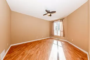 14128 W Waterford Square Dr, New Berlin, WI 53151 - Photo 8