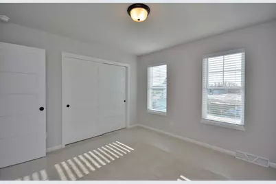 N53W19798  Kingair Dr, Menomonee Falls, WI 53051 - Photo 6