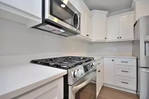 N53W19798 Kingair Dr, Menomonee Falls, WI 53051 - Photo 14