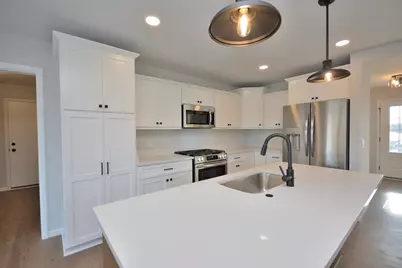 N53W19798  Kingair Dr, Menomonee Falls, WI 53051 - Photo 12