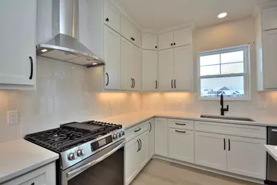 8191  Skylark Ct, Mequon, WI 53097 - Photo 8