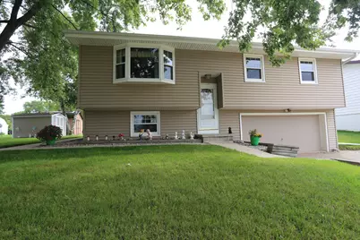 907 S University Ave, Beaver Dam, WI 53916 - Photo 1