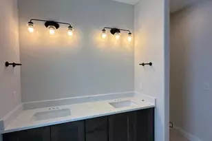 W207N5817 Muirfield Dr, Menomonee Falls, WI 53051 - Photo 10