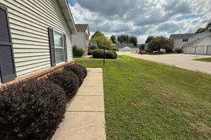 8037 41st Ave, Kenosha, WI 53142 - Photo 4