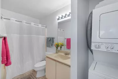 1660 N Prospect Ave #1207, Milwaukee, WI 53202 - Photo 14