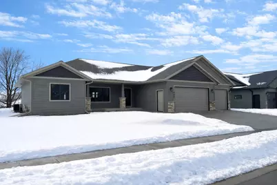 940  Crockett Dr, Holmen, WI 54636 - Photo 1