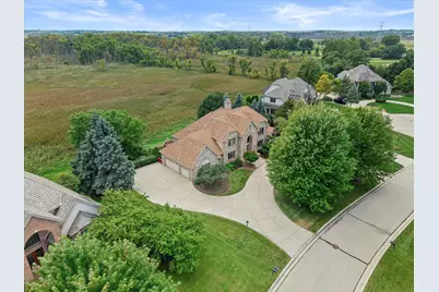 19475  Summerhill Ln, Brookfield, WI 53045 - Photo 4