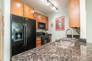 1550 E Royall Pl, Milwaukee, WI 53202 - Photo 10