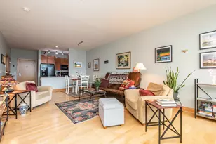 1550 E Royall Pl, Milwaukee, WI 53202 - Photo 8