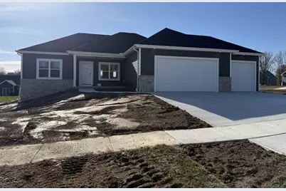 202  Edgewater Ct, Theresa, WI 53091 - Photo 2