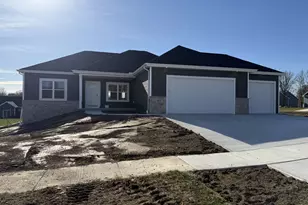 202 Edgewater Ct, Theresa, WI 53091 - Photo 2