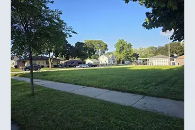 9727 W Ohio Ave, Milwaukee, WI 53227 - Photo 4
