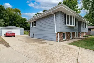 1954 Cascade Dr, Waukesha, WI 53188 - Photo 2
