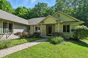 520 Bayberry Ln, Slinger, WI 53086 - Photo 2