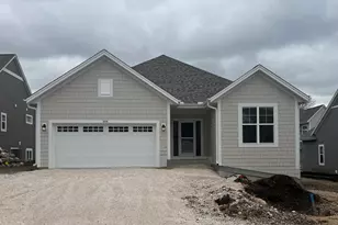 394 Sandy Cir, Pewaukee, WI 53072 - Photo 2