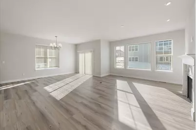 394  Sandy Cir, Pewaukee, WI 53072 - Photo 4