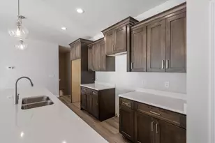 394 Sandy Cir, Pewaukee, WI 53072 - Photo 14