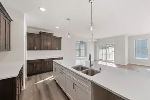 394 Sandy Cir, Pewaukee, WI 53072 - Photo 16