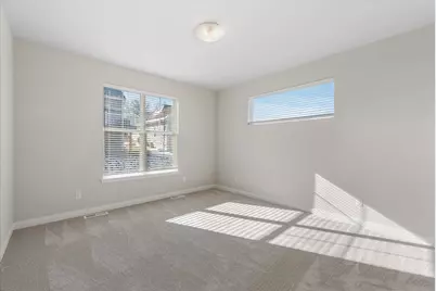 394  Sandy Cir, Pewaukee, WI 53072 - Photo 20