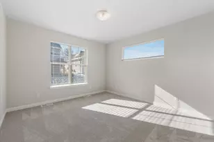 394 Sandy Cir, Pewaukee, WI 53072 - Photo 20